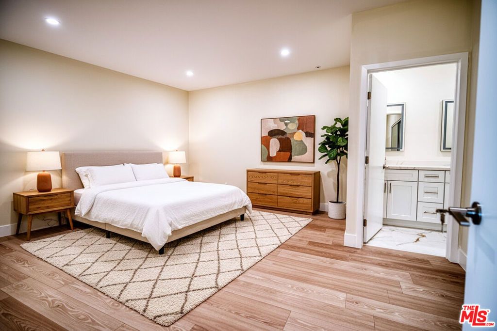 Photo of 13920 Moorpark Street #201, Sherman Oaks, CA 91423 (MLS # 25608863)