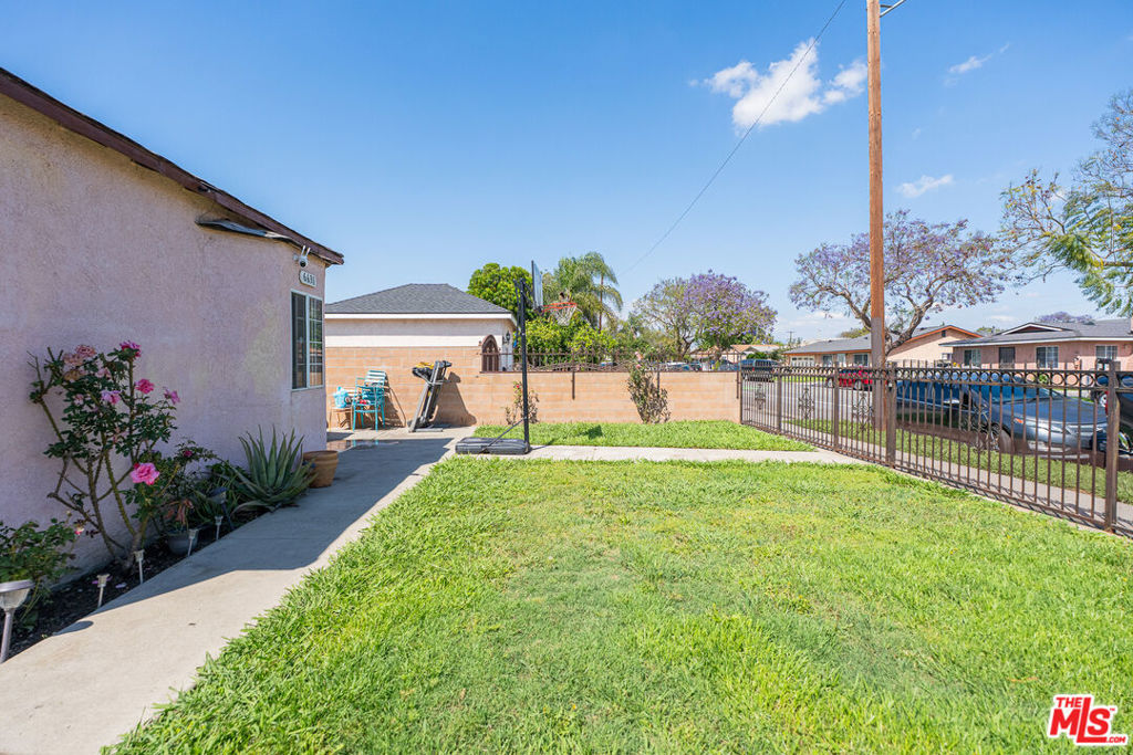 6631 El Selinda Avenue