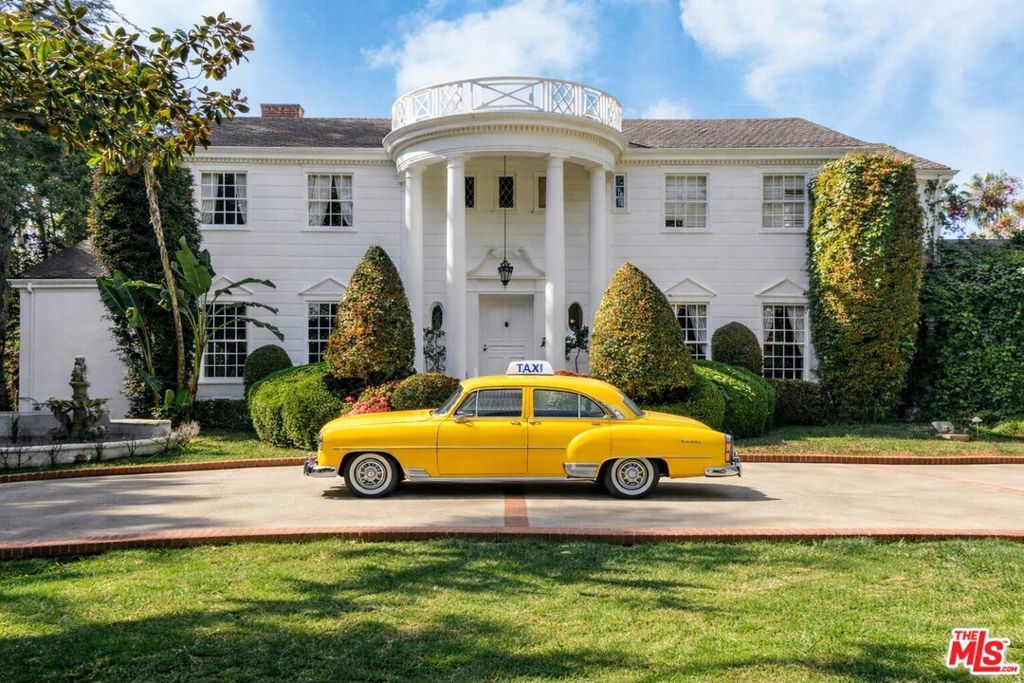 Photo of 251 N Bristol Avenue, Los Angeles, CA 90049 (MLS # 26640623)