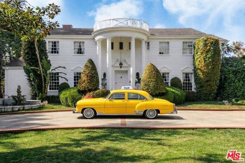 Photo of 251 N Bristol Avenue, Los Angeles, CA 90049 (MLS # 26640623)