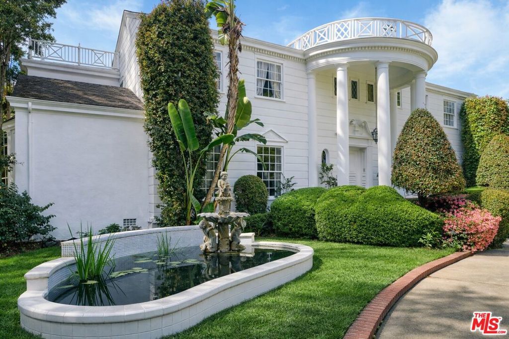 Photo of 251 N Bristol Avenue, Los Angeles, CA 90049 (MLS # 26640623)