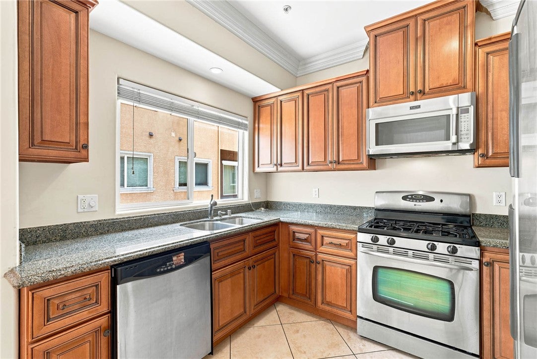 13629 Wyandotte 118