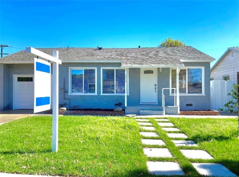 Photo of 7512 Balboa Boulevard, Van Nuys, CA 91406 (MLS # SR26211117)