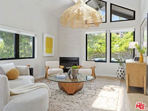 Photo of 2304 Vestal Avenue, Los Angeles, CA 90026 (MLS # 25613981)