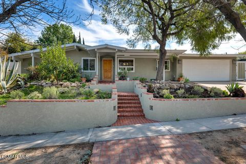 Photo of 860 Yorkshire Avenue, Thousand Oaks, CA 91360 (MLS # 226000978)