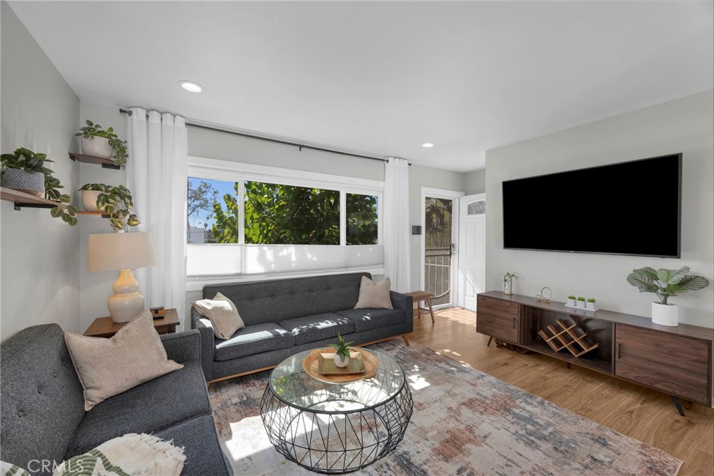 2701 E 17th Street E