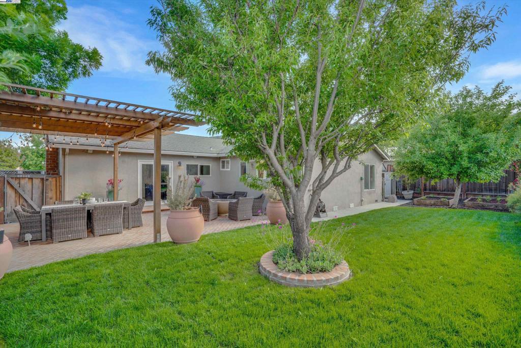 FOOTHILL FARMS - Residential