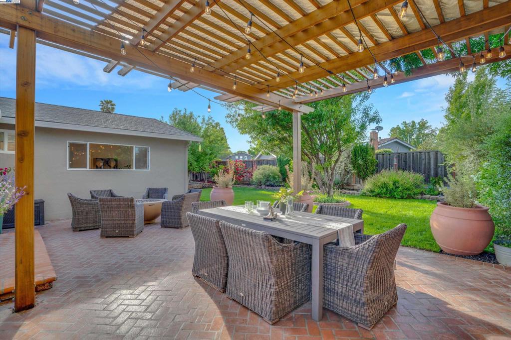 FOOTHILL FARMS - Residential