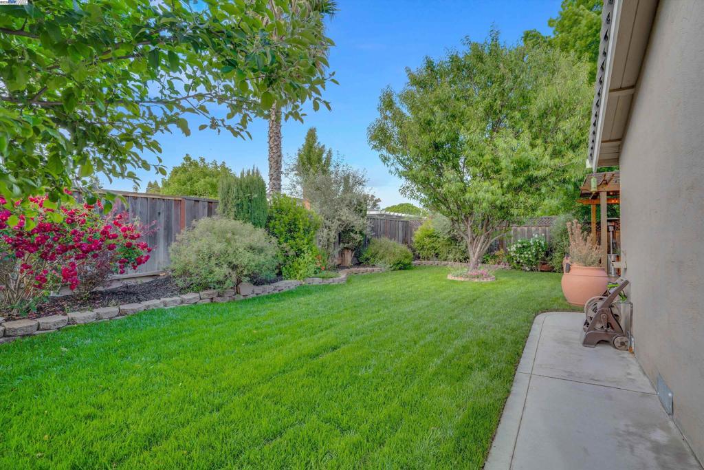 FOOTHILL FARMS - Residential