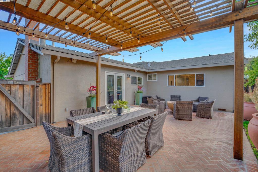 FOOTHILL FARMS - Residential