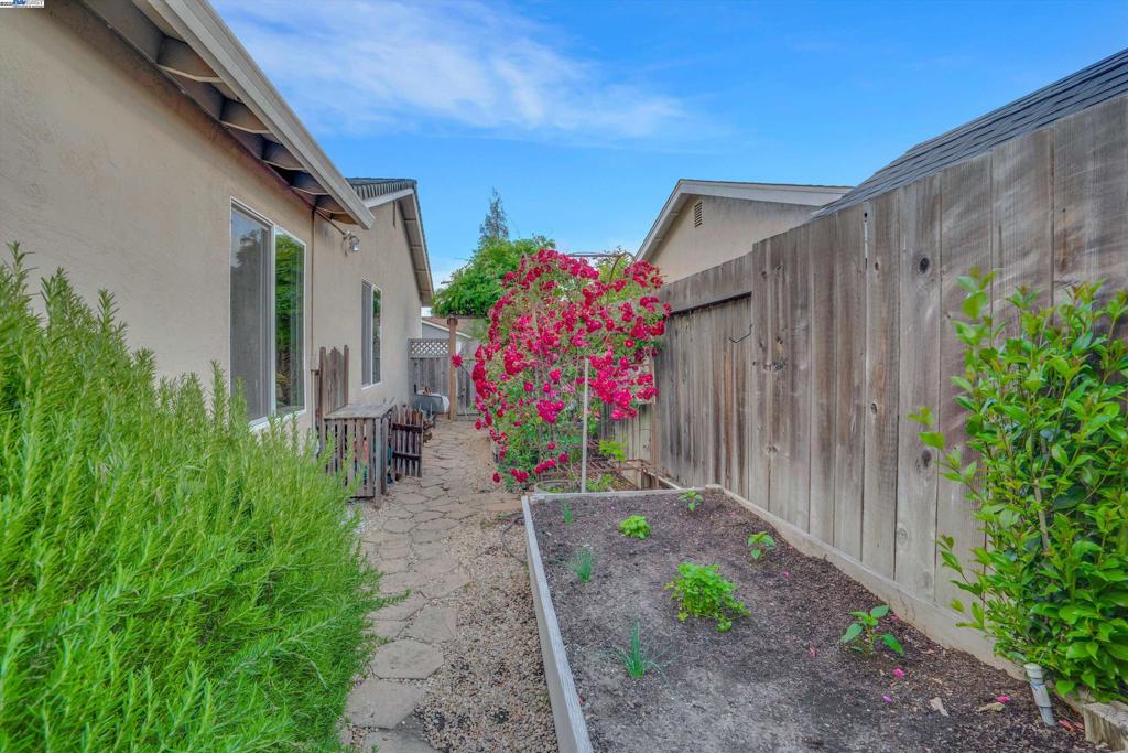 FOOTHILL FARMS - Residential