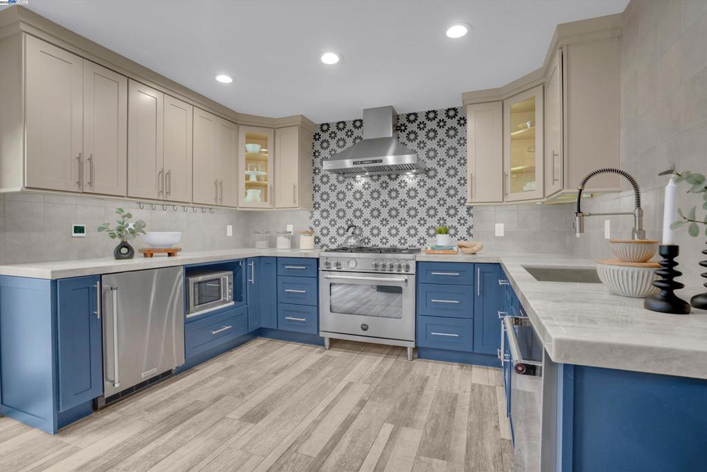 FOOTHILL FARMS - Residential