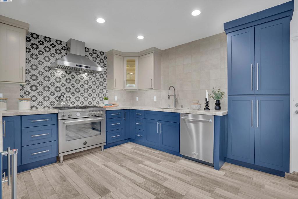 FOOTHILL FARMS - Residential