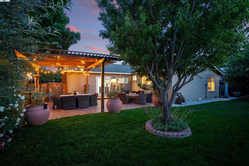 FOOTHILL FARMS - Residential