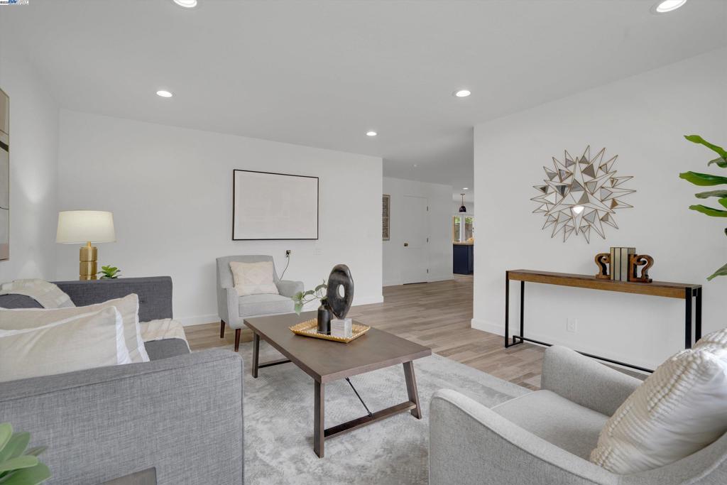 FOOTHILL FARMS - Residential