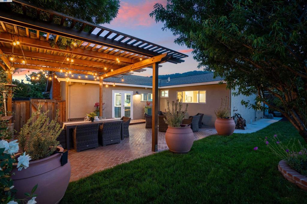 FOOTHILL FARMS - Residential