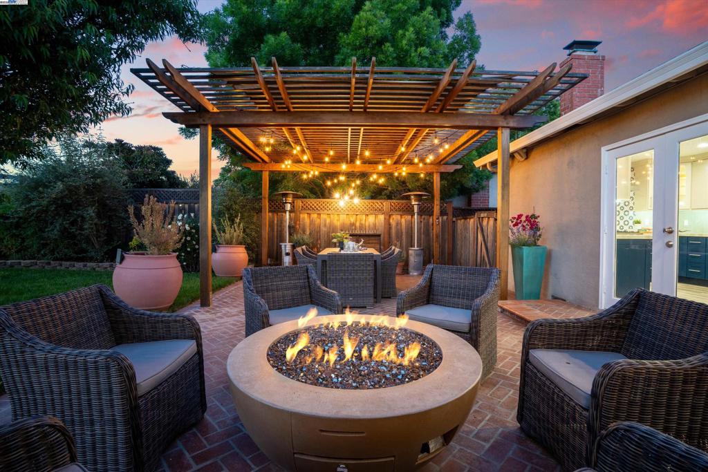 FOOTHILL FARMS - Residential