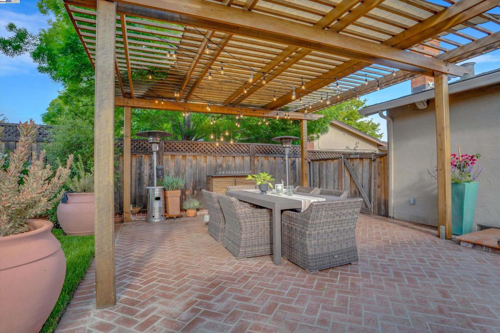 FOOTHILL FARMS - Residential