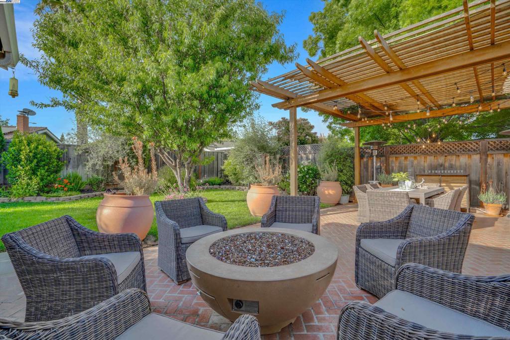 FOOTHILL FARMS - Residential