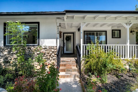 Photo of 6954 Woodlake Avenue, West Hills, CA 91307 (MLS # SR26211313)