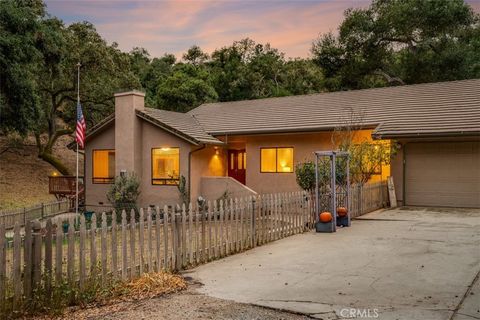 Photo of 5450 Pescado Court, Atascadero, CA 93422 (MLS # SC25242071)