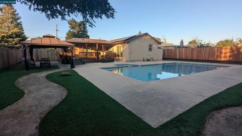 Photo of 4020 Joan Ave Ave, Concord, CA 94521 (MLS # 41128117)