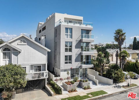 Photo of 1814 Federal Avenue #403, Los Angeles, CA 90025 (MLS # 26996825)