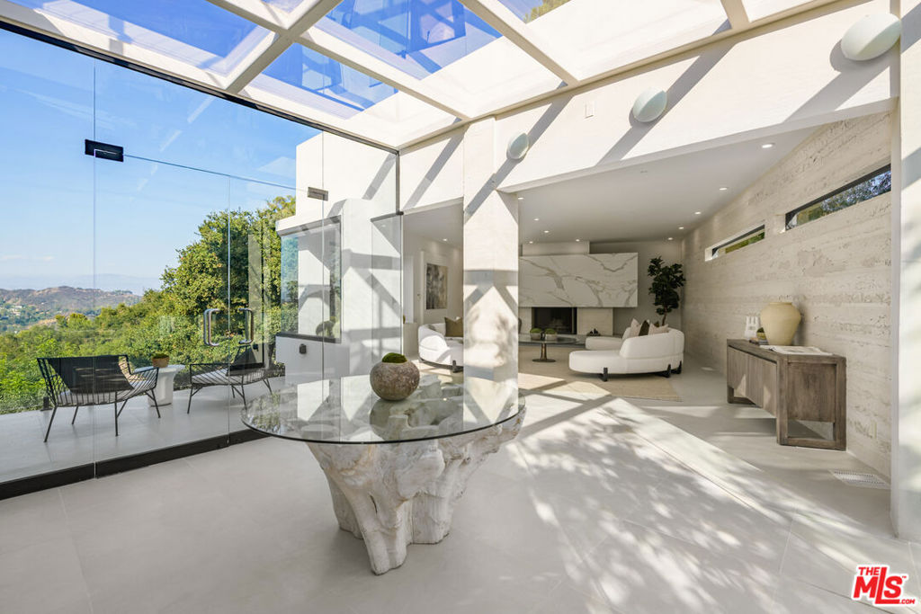 Properties 2 8896 Lookout Mountain Avenue