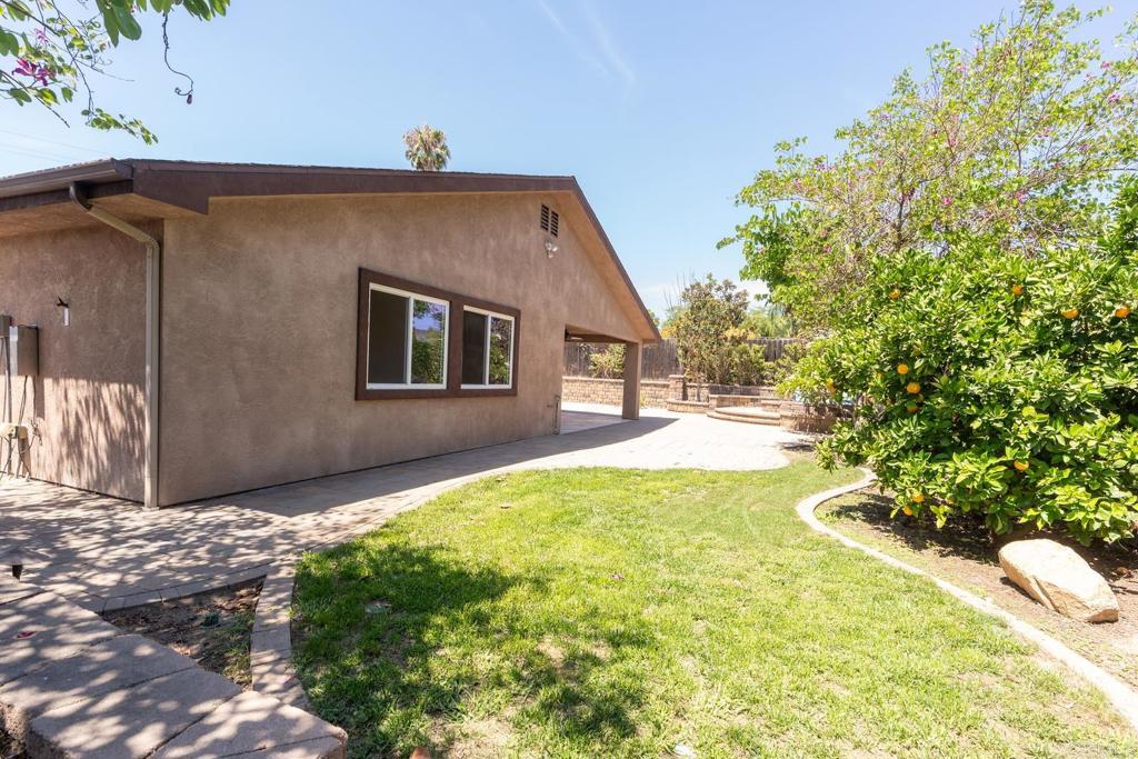 8364 Lake Ashwood Avenue