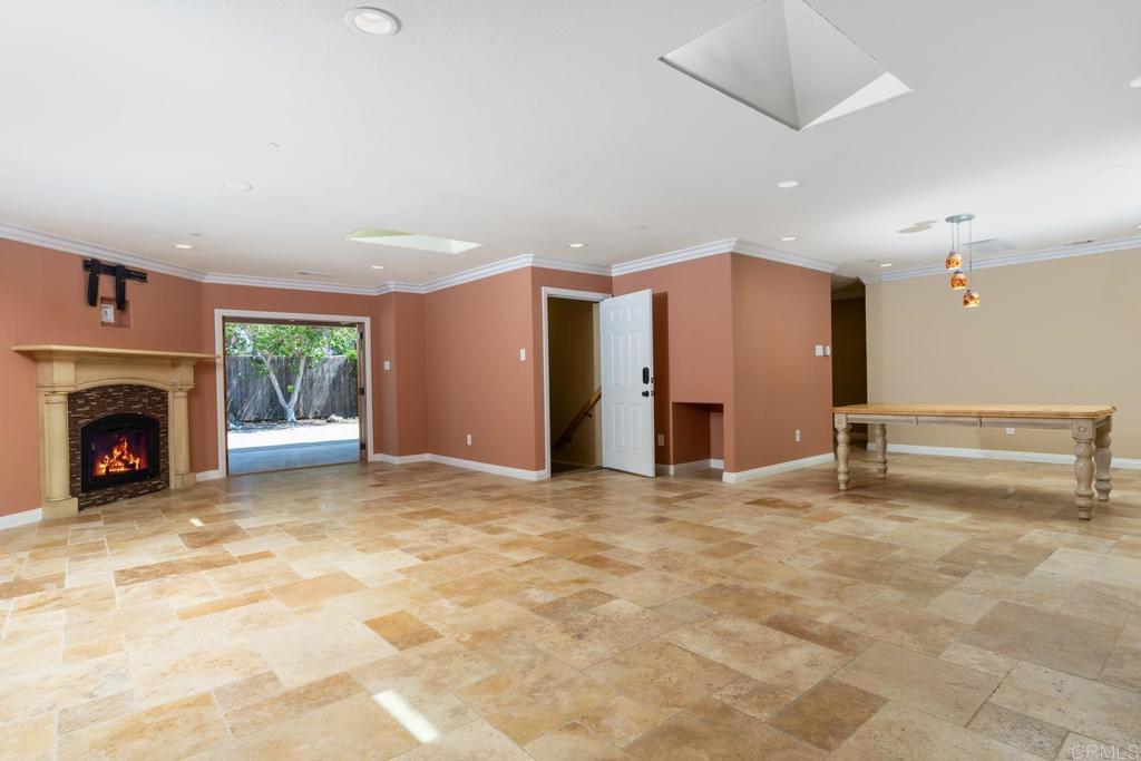 8364 Lake Ashwood Avenue