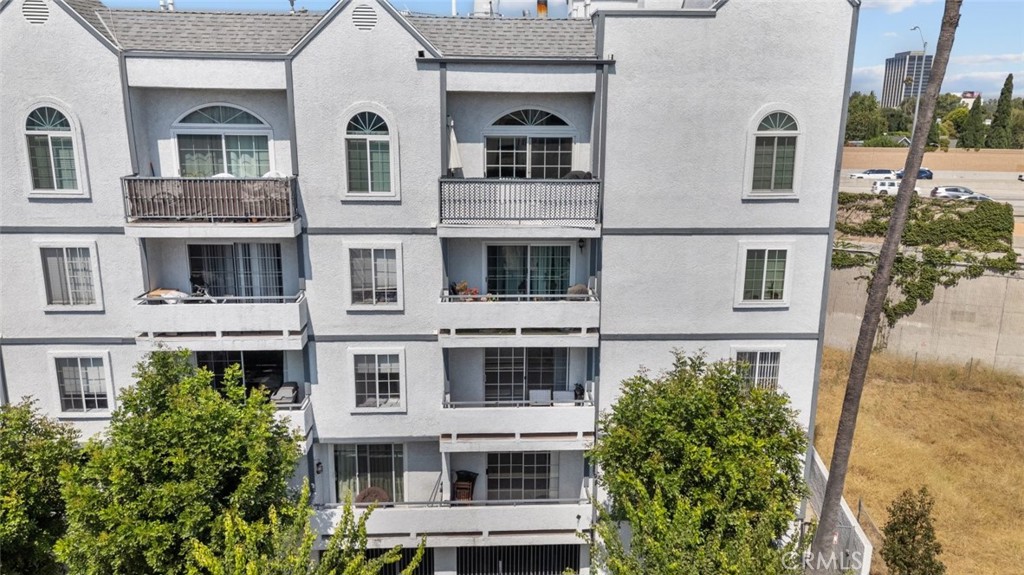 Experience the best at this prime Sherman Oaks location just off Ventura Boulevard. This fully remodeled 2 bedroom 2 bathroom corner unit features beautiful tile and new carpet flooring, granite countertops, and stainless steel appliances. A cozy and private balcony off the living room offers peaceful tree top views. The gated building includes two underground subterranean tandem parking spots and a private gym. Conveniently located within walking distance to grocery stores, restaurants, and shops, with Whole Foods just next door and the Sherman Oaks Galleria nearby. Enjoy easy access to both the 405 and 101 freeways.