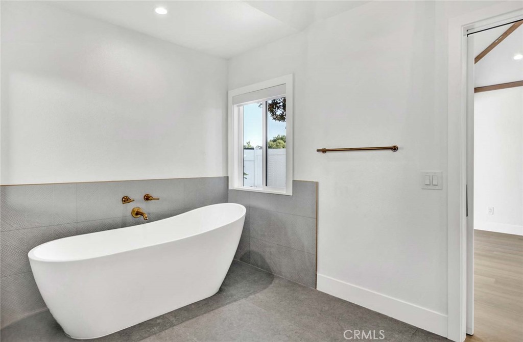 Corona del Mar North of PCH (CNHW) - Residential Lease