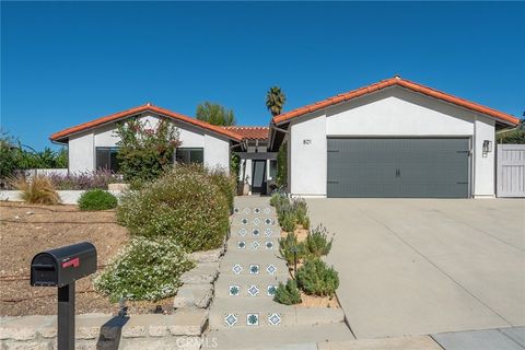 Photo of 801 Spring Wood St, Newbury Park, CA 91320 (MLS # SR25251529)