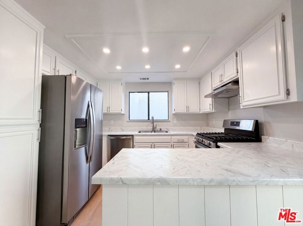 Photo of 2553 E Avenue J4, Lancaster, CA 93535 (MLS # 26737891)