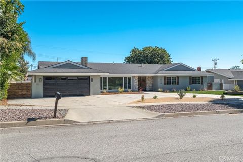 Photo of 1844 N 1st Ave, Upland, CA 91784 (MLS # PW25250876) Photo of 1844 N 1st Ave, Upland, CA 91784 (MLS # PW25250876)