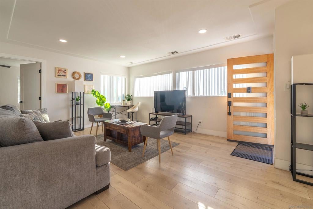 5545 San Onofre Ter