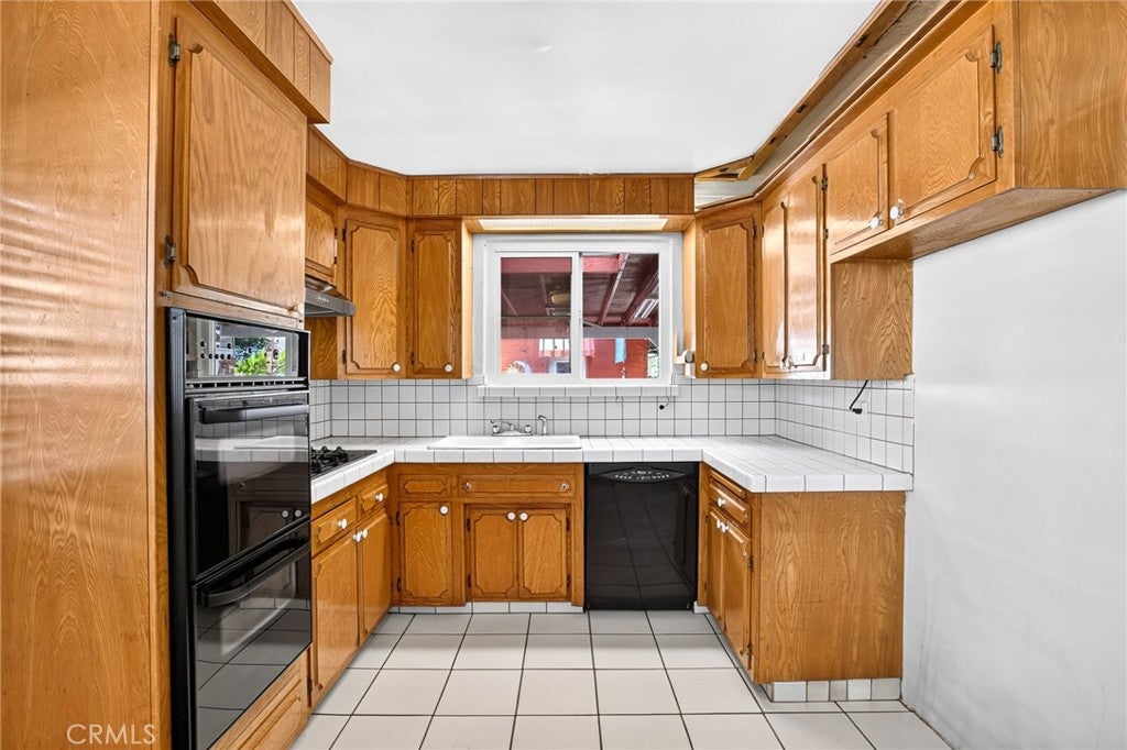 10923 Belcher