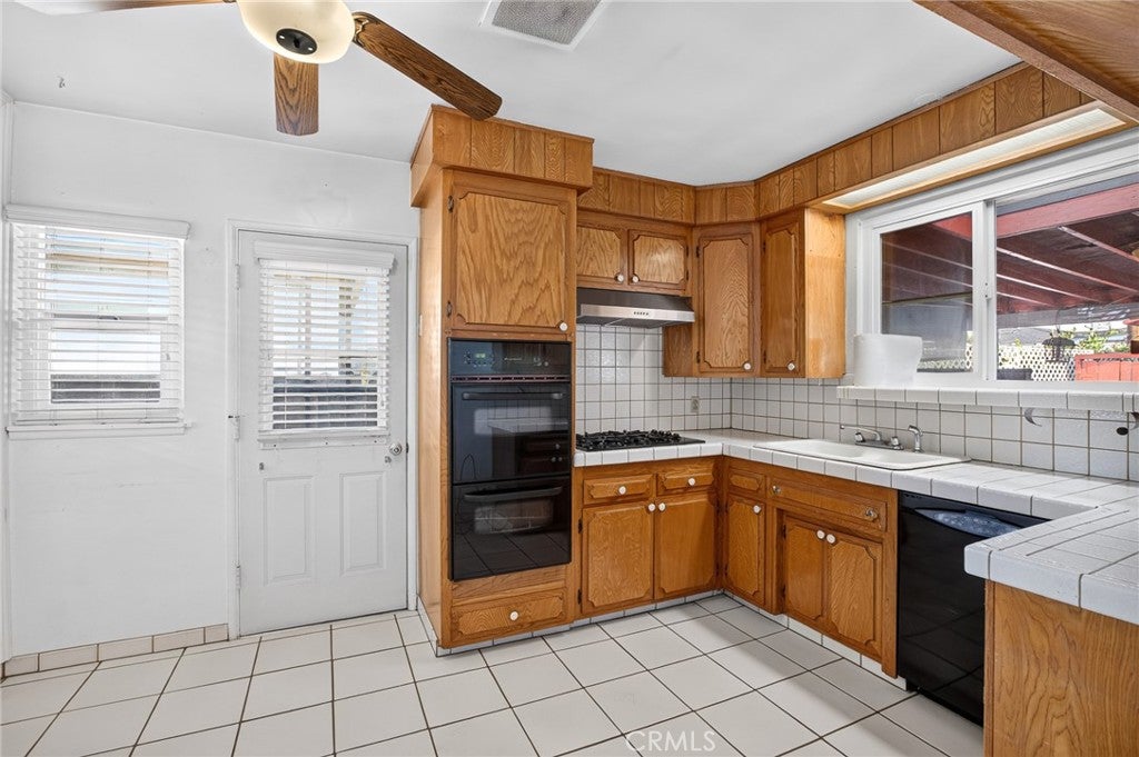 10923 Belcher