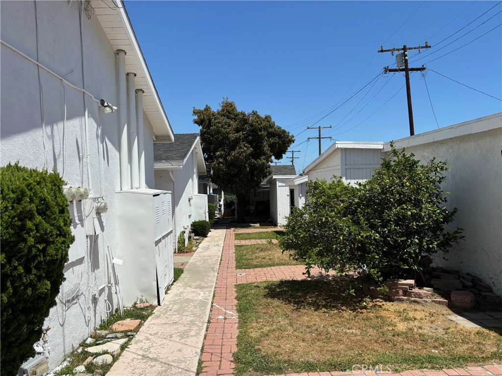 989 W 2nd Street
