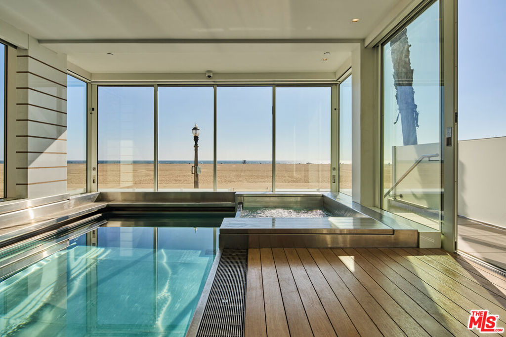 1267 Palisades Beach Road