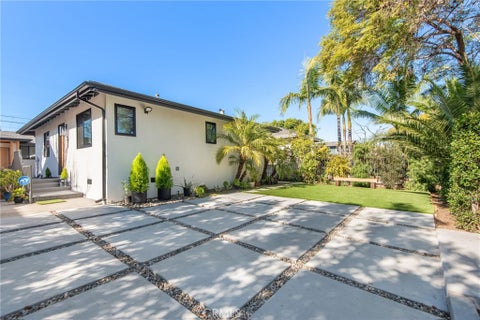 Photo of 3007 3009 S Hobart Boulevard, Los Angeles, CA 90018 (MLS # SR26214416)