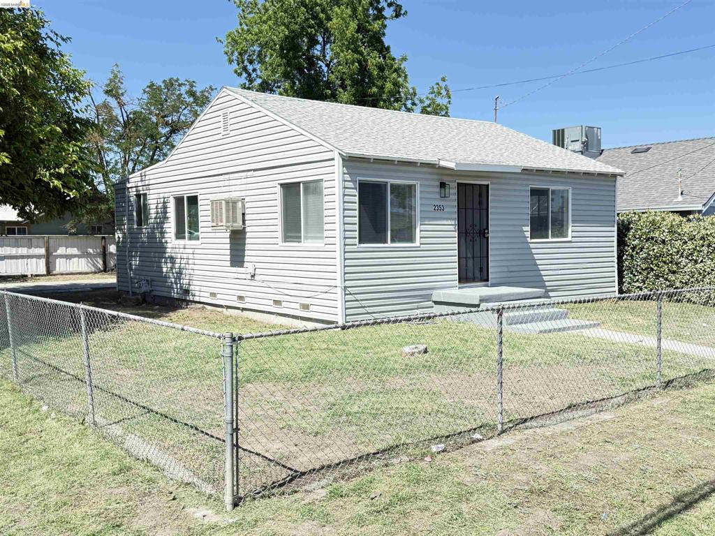 Photo 1 of 30 — 2353 Robindale Ave, Stockton, CA 95205