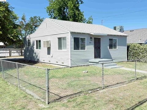 Photo of 2353 Robindale Ave Ave, Stockton, CA 95205 (MLS # 41133245)