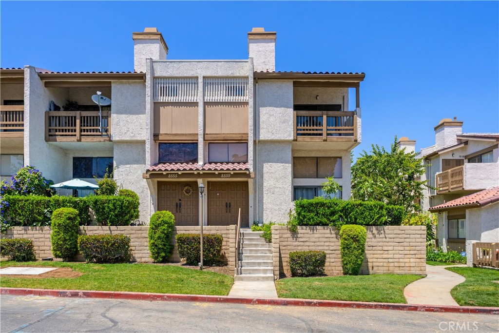 8559 E Village