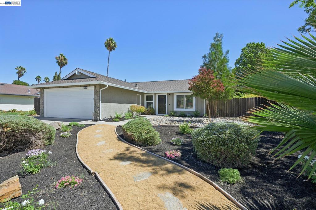 1665 Honeysuckle Rd