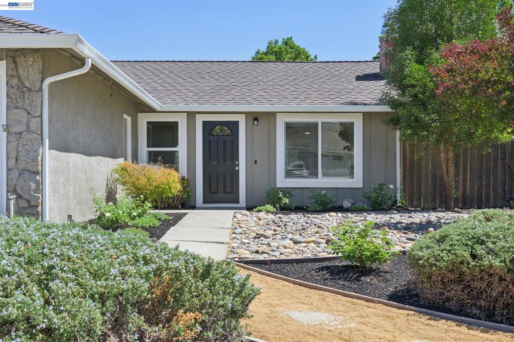 1665 Honeysuckle Rd