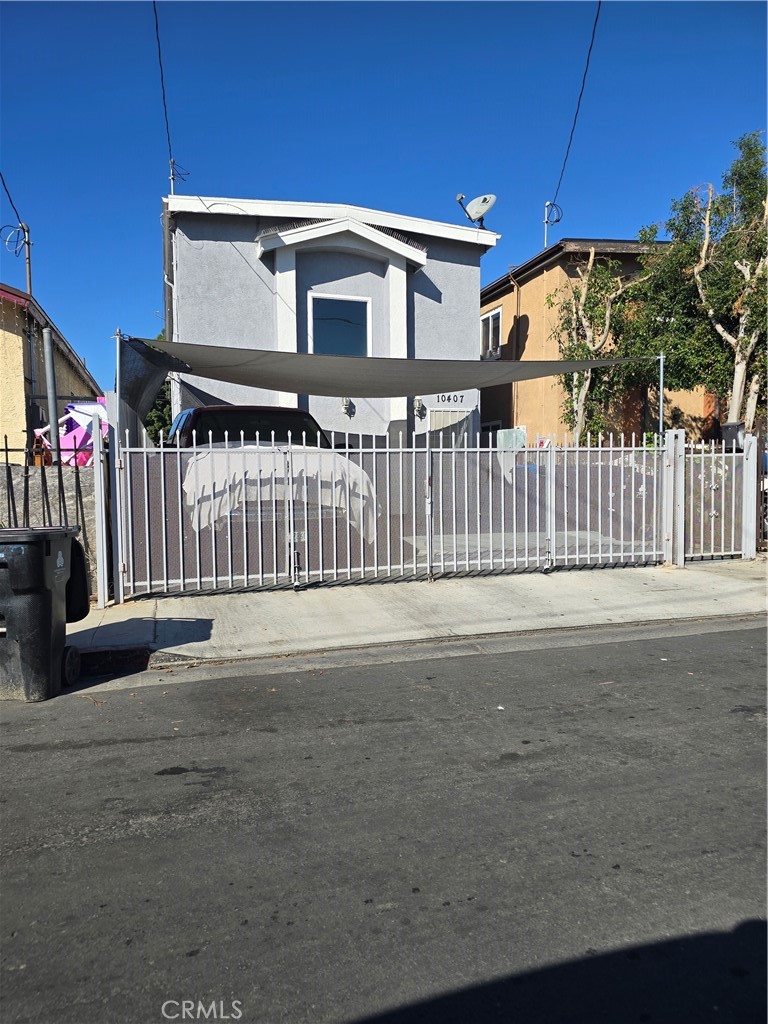 This beautiful home features 6 spacious bedrooms and 4 bathrooms. Thoughtfully maintained, the property offers a 2-car garage and is in excellent condition throughout. Truly well-kept — a must-see to fully appreciate its charm and value!