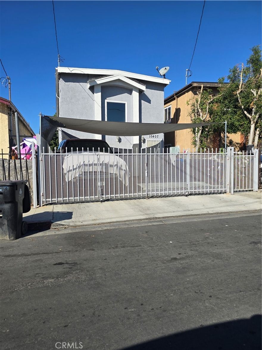 This beautiful home features 6 spacious bedrooms and 4 bathrooms. Thoughtfully maintained, the property offers a 2-car garage and is in excellent condition throughout. Truly well-kept — a must-see to fully appreciate its charm and value!