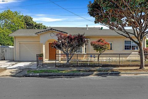 Photo of 523 Evelyn Ln Ln, Hayward, CA 94544 (MLS # 41132346)