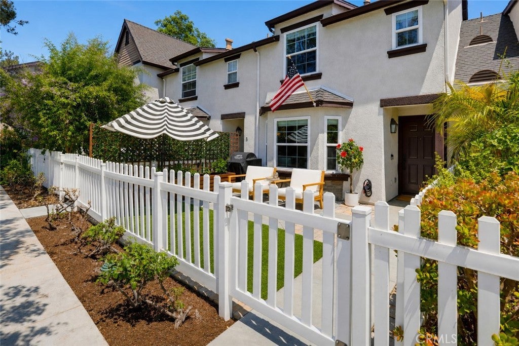 3 Three Vines Court